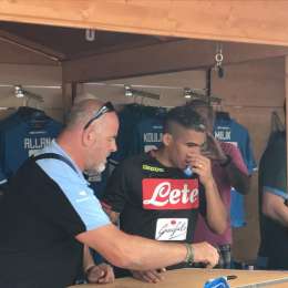 FOTO – Allan firma autografi: centinaia di tifosi in fila per acquistare la nuova maglia