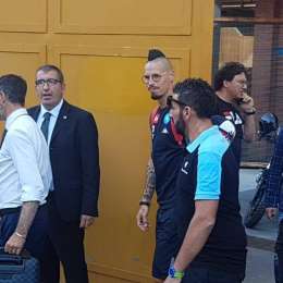 FOTO – Partenza verso Dimaro, i senatori azzurri primi a muoversi: Hamsik, Albiol e Callejon pronti a partire