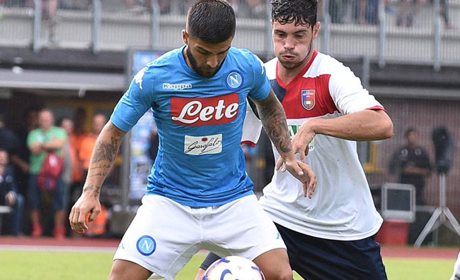 FOTOGALLERY – Insigne tra i tifosi, selfie e autografi: è subito ressa, ma che pazienza…