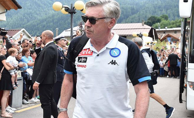 Non solo in campo, Ancelotti segue i giocatori anche in albergo: la reazione della squadra