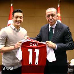 Troppe polemiche, Ozil dice addio alla Nazionale tedesca: ecco il motivo