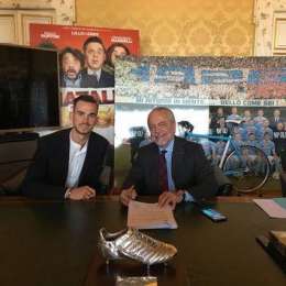 UFFICIALE – La SSC Napoli annuncia Fabian e mostra il momento della firma fino al 2023