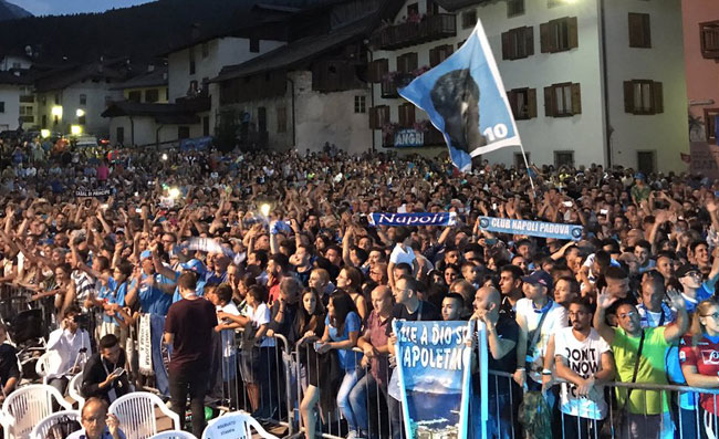 FOTO – Dimaro, spettacolo in piazza: c’è più gente che per Ronaldo! Fratelli Insigne in prima fila