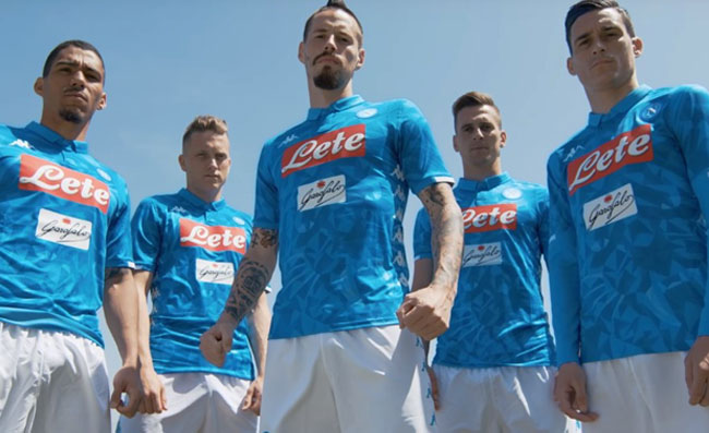 FOTO – ESPN applaude il Napoli: “Una delle presentazioni maglia più belle degli ultimi anni”