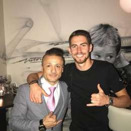 FOTO – Jorginho ‘cerca’ Napoli anche in Inghilterra: visita al ristorante Babbo