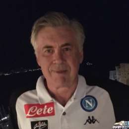 FOTO – La SSC Napoli ed il sorriso di Ancelotti alla vigilia del ritiro: “Buonanotte ai tutti i tifosi del Napoli nel mondo!”