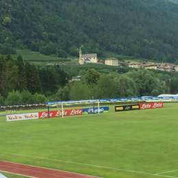 FOTO – Lavori in corso a Dimaro: nuova tribunetta nel campo di Carciato per l’amichevole col Pisa