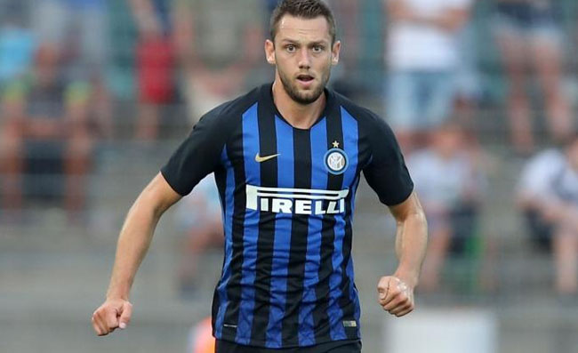 Inter, De Vrij fissa gli obiettivi: “Vogliamo colmare il gap con Napoli e Juventus”