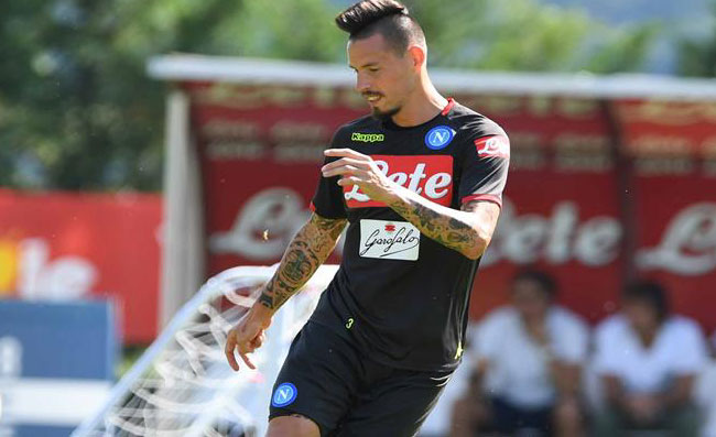 Pranzo a Madonna di Campiglio per i calciatori del Napoli, con la squadra un’ospite d’eccezione