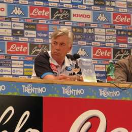 RILEGGI LIVE – Ancelotti: “Mai chiesto top-player, soddisfatto della rosa! Cavani? Solo voci, ho giocatori fantastici! Mertens può giocare ovunque. Su Hamsik, Inglese e il terzino…”