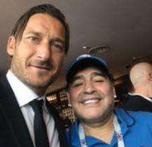 Totti alla finale dei mondiali con Maradona e Ronaldinho: “Bellissima partita con un po’ di amici”