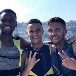 FOTO – Ounas e Diawara festeggiano la vittoria e si godono il giorno di riposo a mare