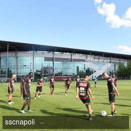 “Ciao ragazzi!”, il saluto del Wolfsburg al Napoli che su Twitter risponde in tedesco