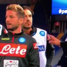 FOTO – “No, non è vero!”:  Mertens leader, protesta in panchina dopo il gol annullato a Milik