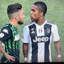 FOTO – Douglas Costa vergognoso! Gomitata e poi sputo a Di Francesco: per espellerlo serve il VAR