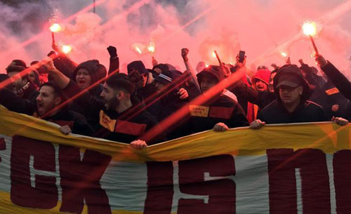 CORSERA – Ultras Napoli, risse in centro con hooligans Liverpool! Rischi per la gara di stasera