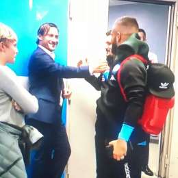 FOTO – Abbraccio tra Insigne e Totti negli spogliatoi, il napoletano accoglie anche il piccolo Christian