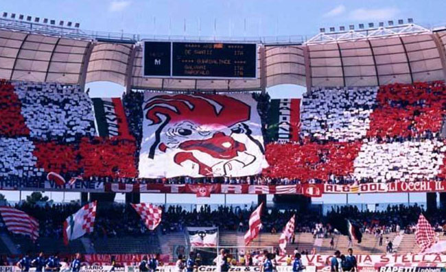 FOTO – Bari pazza di calcio come Napoli, nasce piazza Brienza: che omaggio al numero 10