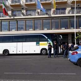 FOTO – Il Parma lascia il ritiro sul lungomare: ducali in viaggio verso il San Paolo