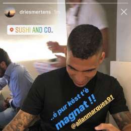 FOTO – Sushi per Mertens e Allan: simpatico messaggio in napoletano del belga che ironizza sul compagno