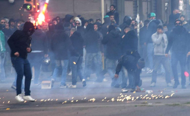 Rissa dopo Barcellona-Roma, arrestati 5 ultras del Napoli! Violenta aggressione a Secondigliano