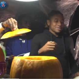 VIDEO – Esilaranti immagini del PSG: i calciatori del club spaventatissimi dagli scherzi per Halloween del club