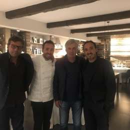 FOTO – “Chef, mi sono consolato”. Ancelotti a cena con Giuntoli a Brusciano, siparietto al ristorante