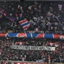 FOTO – Il meraviglioso striscione in curva del Psg: “Benvenuti e frate nuoste napulitane”