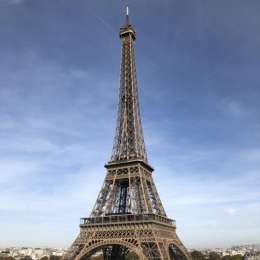 FOTO – Napoli arrivato a Parigi ed è subito Tour Eiffel: “La vista dal nostro albergo…”