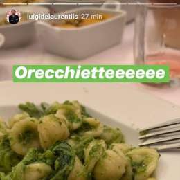 FOTO – “Presidente, ci sono le orecchiette con le rape”: Luigi De Laurentiis a cena da una tifosa del Bari