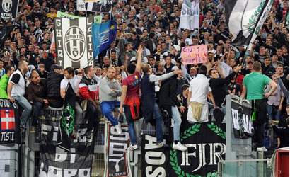 VIDEO – La Juve contro il razzismo. Trieste ironica: “Sto murenn!”