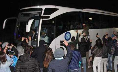 Napoli arrivato al San Paolo, bel gesto di Ancelotti dal pullman: scoppia l’applauso dei tifosi!