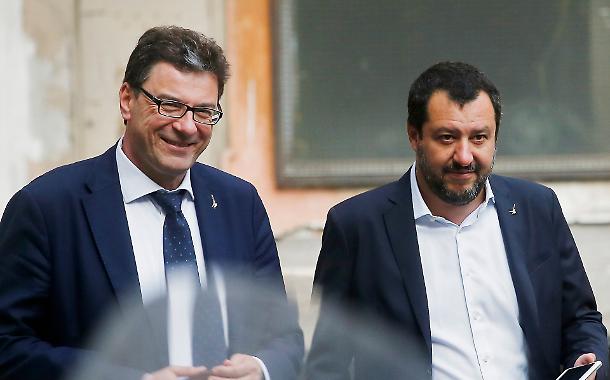 Giorgetti smentisce Salvini: «Per i cori razzisti vale il protocollo Uefa»