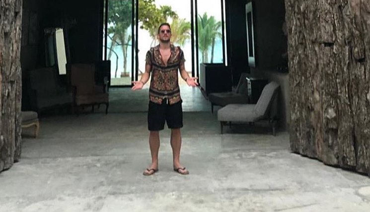 Mertens in Messico nella villa di Pablo Escobar con la musica di “Narcos”