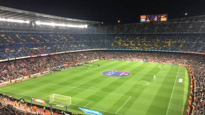 Camp Nou, 67.435 spettatori, tanti indipendentisti e 200 tifosi