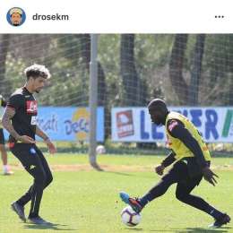 FOTO – Malcuit scherza con Koulibaly con una foto dell’allenamento: “Chi pensate abbia vinto?”