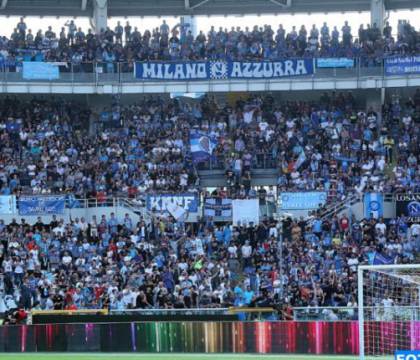 A Sassuolo confermata la legge: fuori Napoli più tifosi (in settemila coi biglietti a 50 e 100 euro)