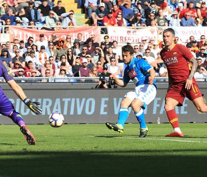 Il Napoli marcia su Roma, domina il derby del Sole e conquista le mura della Capitale