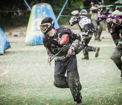 Luis Enrique porta la Spagna a giocare a paintball