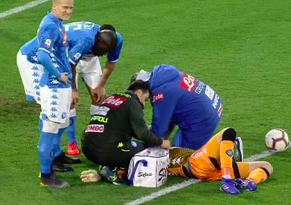 Paura al San Paolo: Ospina si accascia in campo