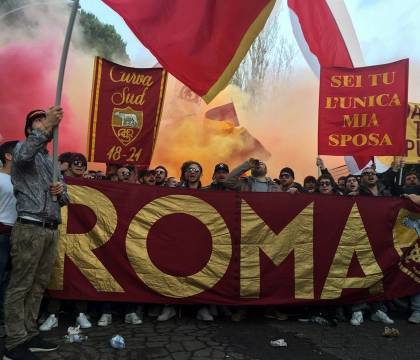 Roma-Napoli: si comincia con “OdioNapoli” e “Lavali col fuoco”