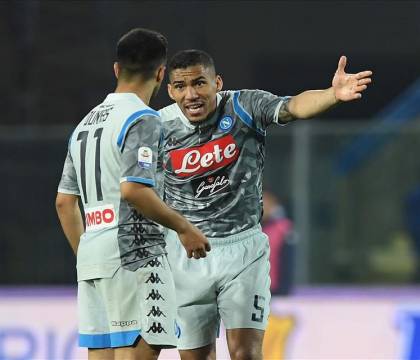 Empoli-Napoli: tribbuna-divano listata a llutto