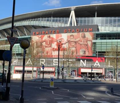 Il modello inglese: stadio bellissimo con i bagarini fuori all’Emirates