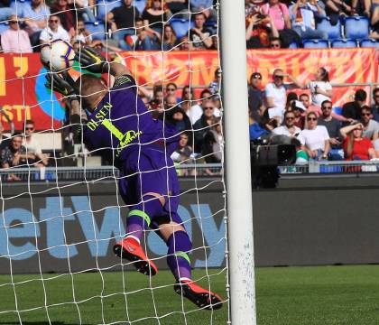 La giornata nera dei portieri: da Olsen a Donnarumma. Meno male che c’è Sirigu