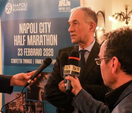 La mezza maratona di Napoli diventa solidale: i runner correranno per le onlus