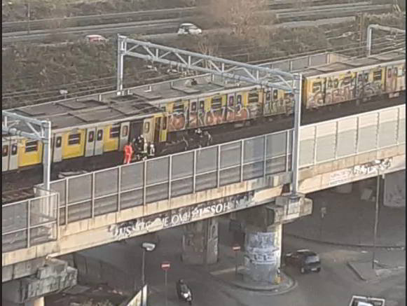 Metropolitana di Napoli scontro tra due treni. 13 feriti. Tutti i dettagli