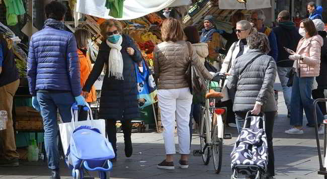 Titolo shock di Libero: “Quarantena alla Napoletana”, scatta la polemica