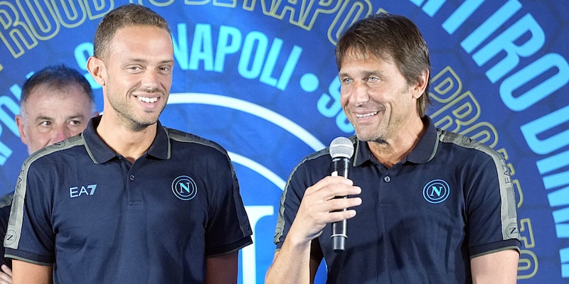 Napoli diretta presentazione con Conte e i giocatori: ritiro Dimaro LIVE