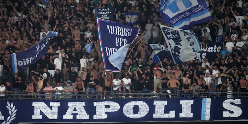 Juve-Napoli, è bufera: la rabbia dei tifosi azzurri dopo il divieto. Cosa succederà