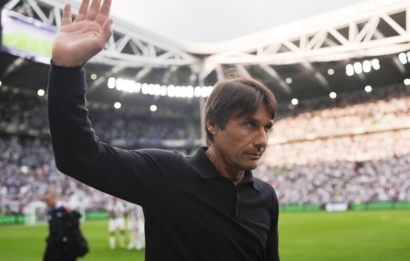 Conte torna allo Stadium, per la prima volta con i tifosi della Juve: così lo hanno accolto